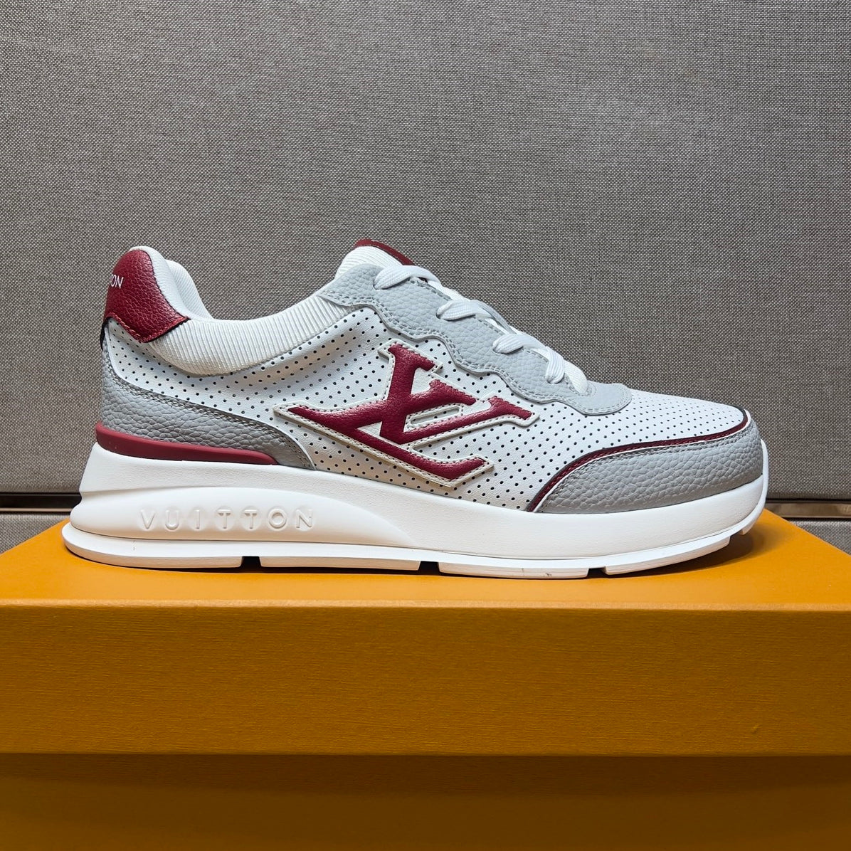 Men's casual sneakers
