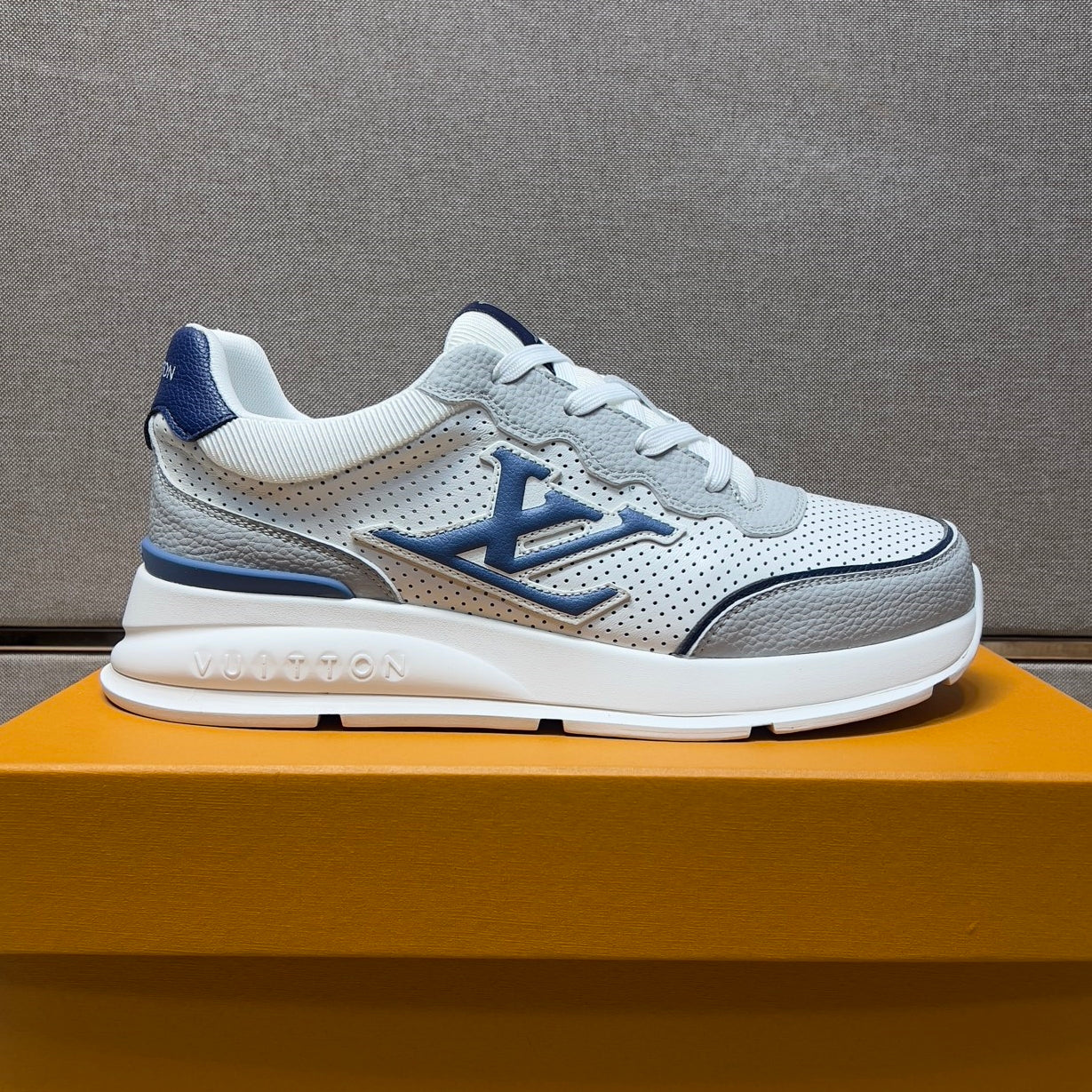 Men's casual sneakers