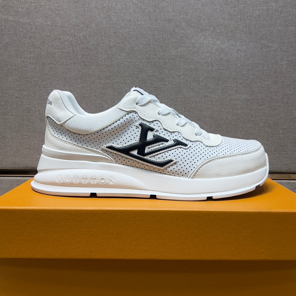 Men's casual sneakers