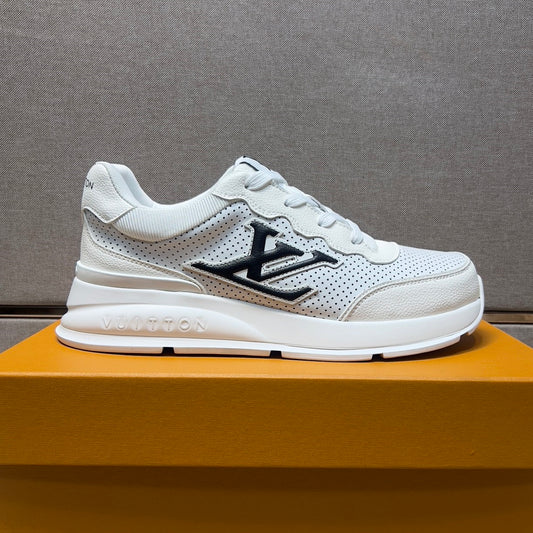Men's casual sneakers