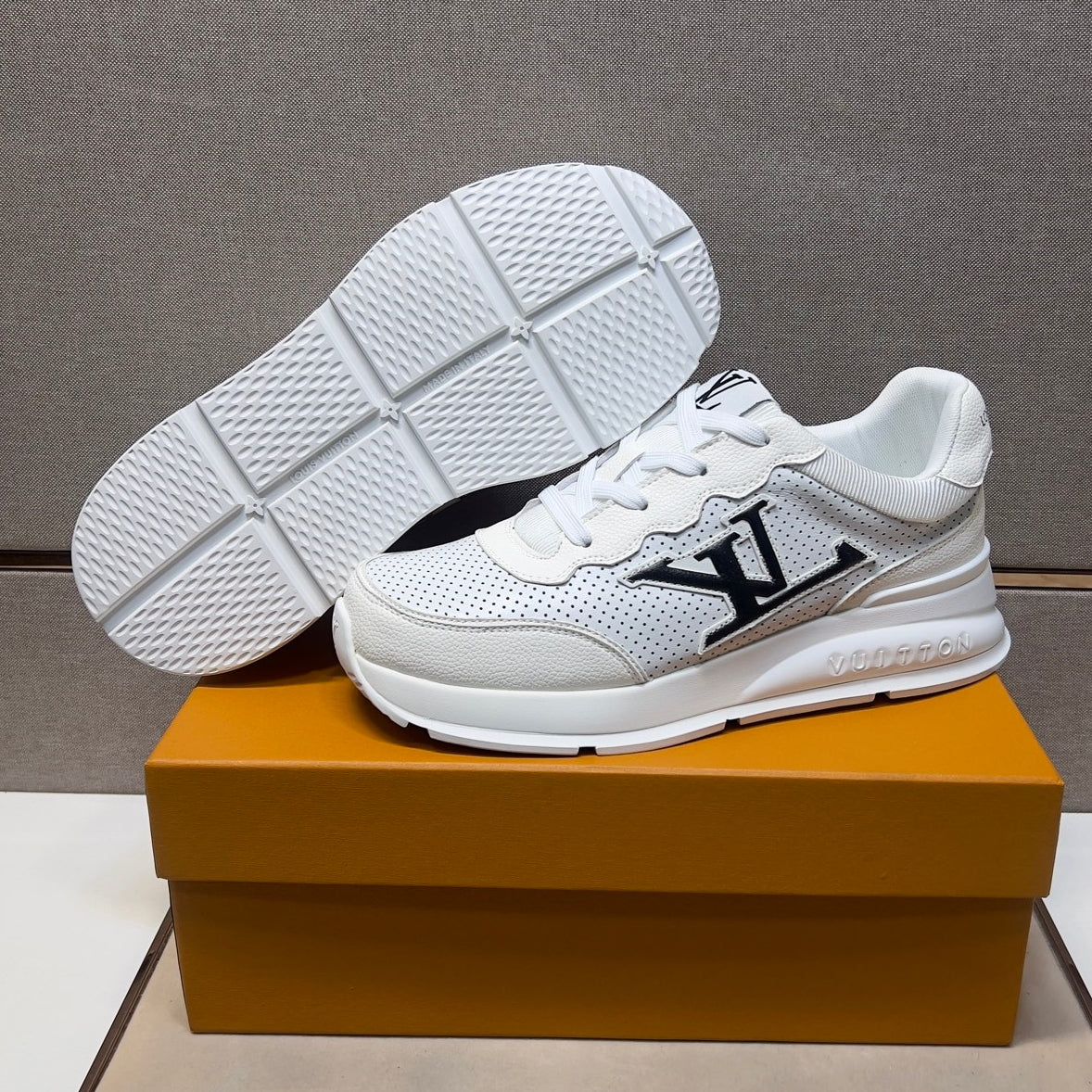 Men's casual sneakers