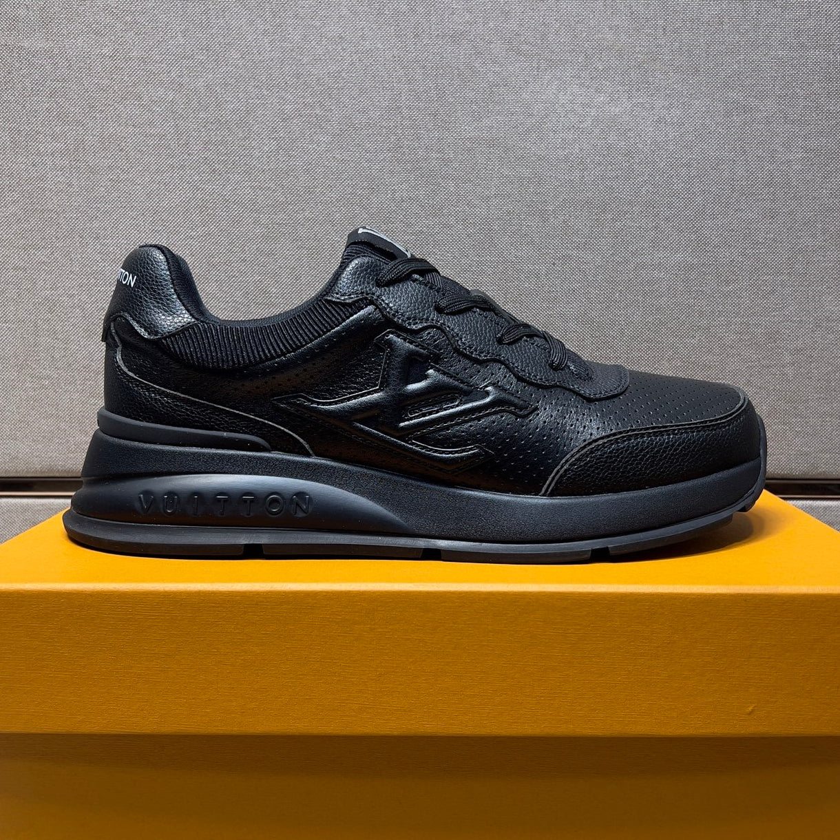 Men's casual sneakers