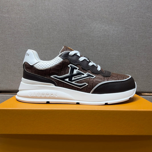 Men's casual sneakers