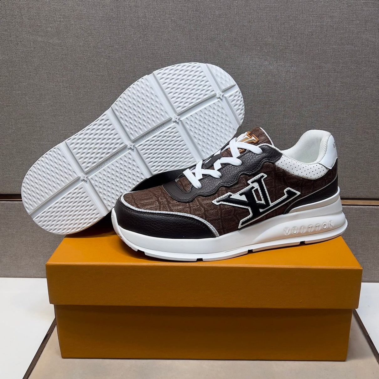 Men's casual sneakers