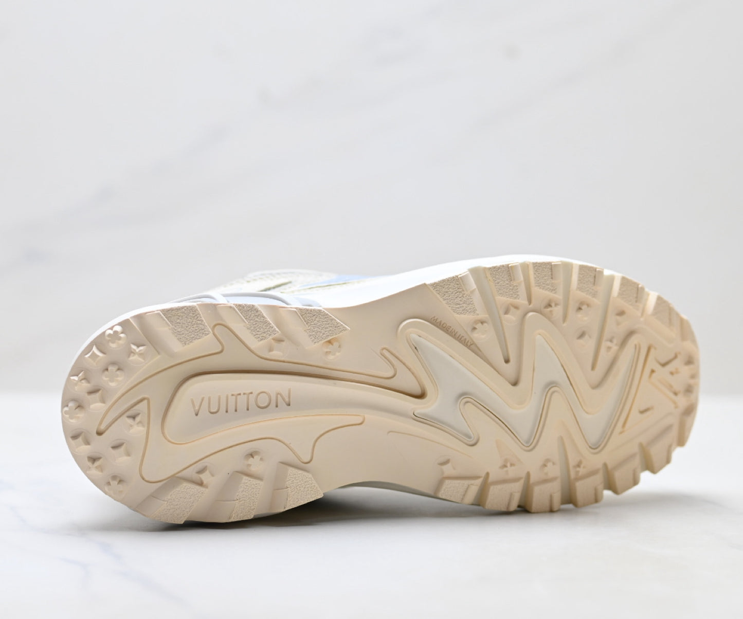 Men's casual sneakers