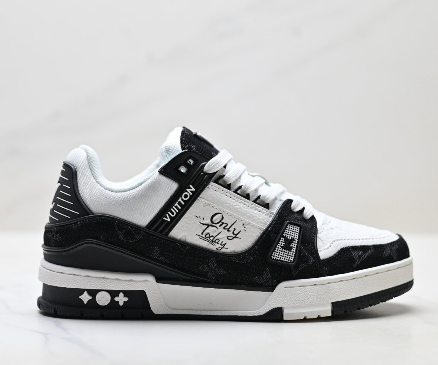 Unisex casual sneakers