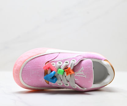Women's casual sneakers