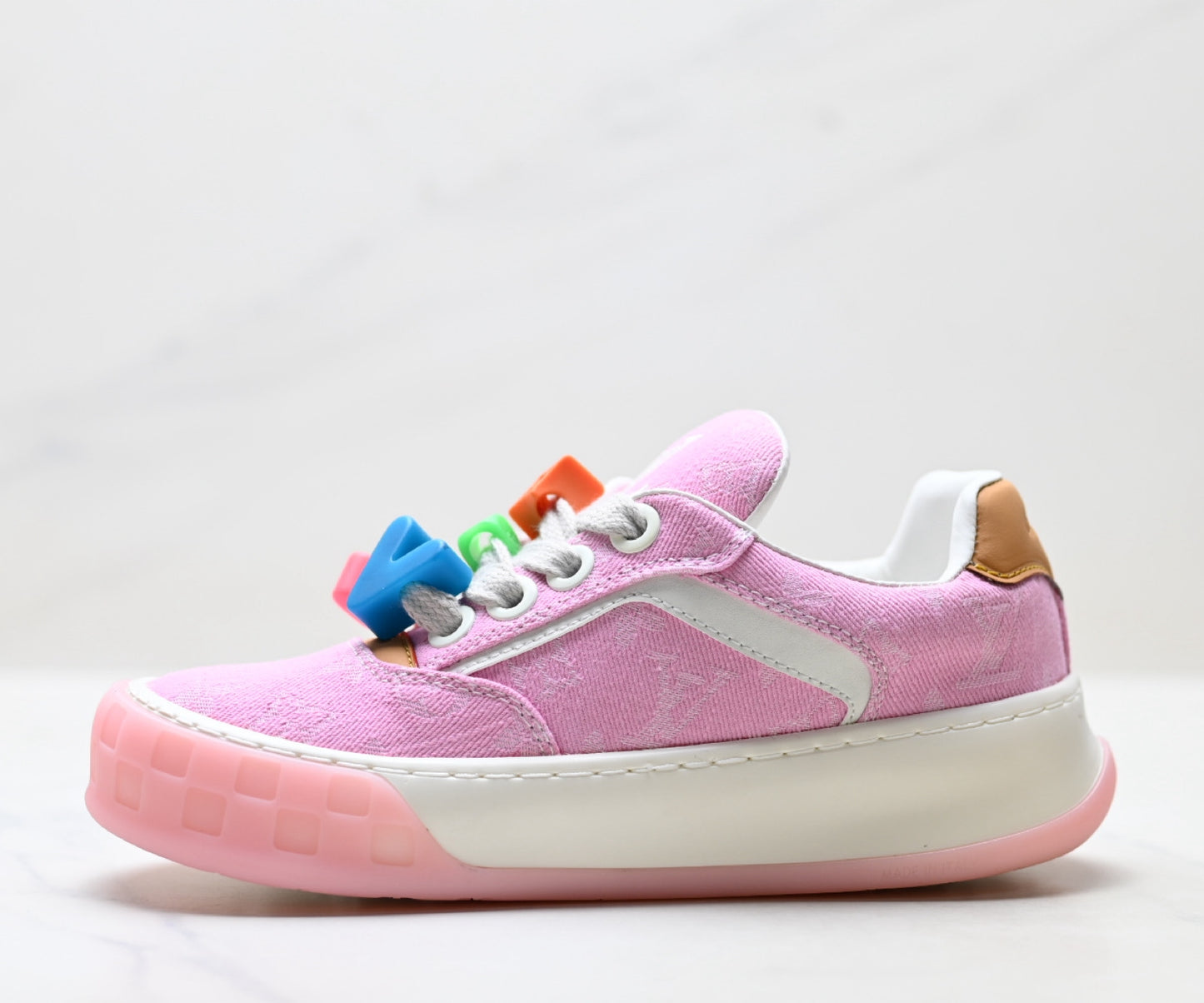 Women's casual sneakers