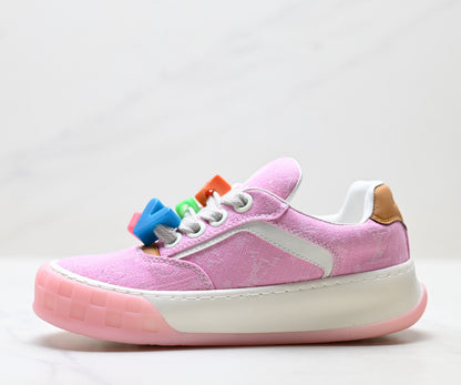 Women's casual sneakers