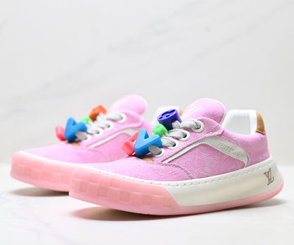 Women's casual sneakers