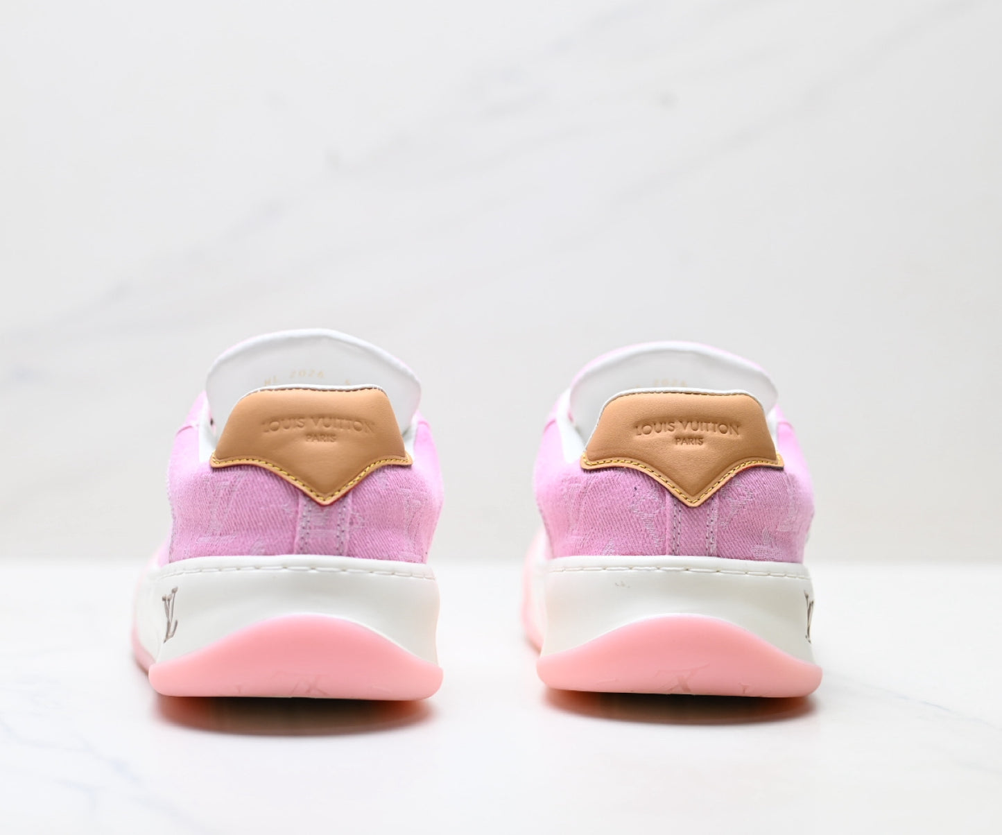 Women's casual sneakers